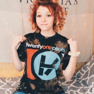 Twenty one pilots tee
